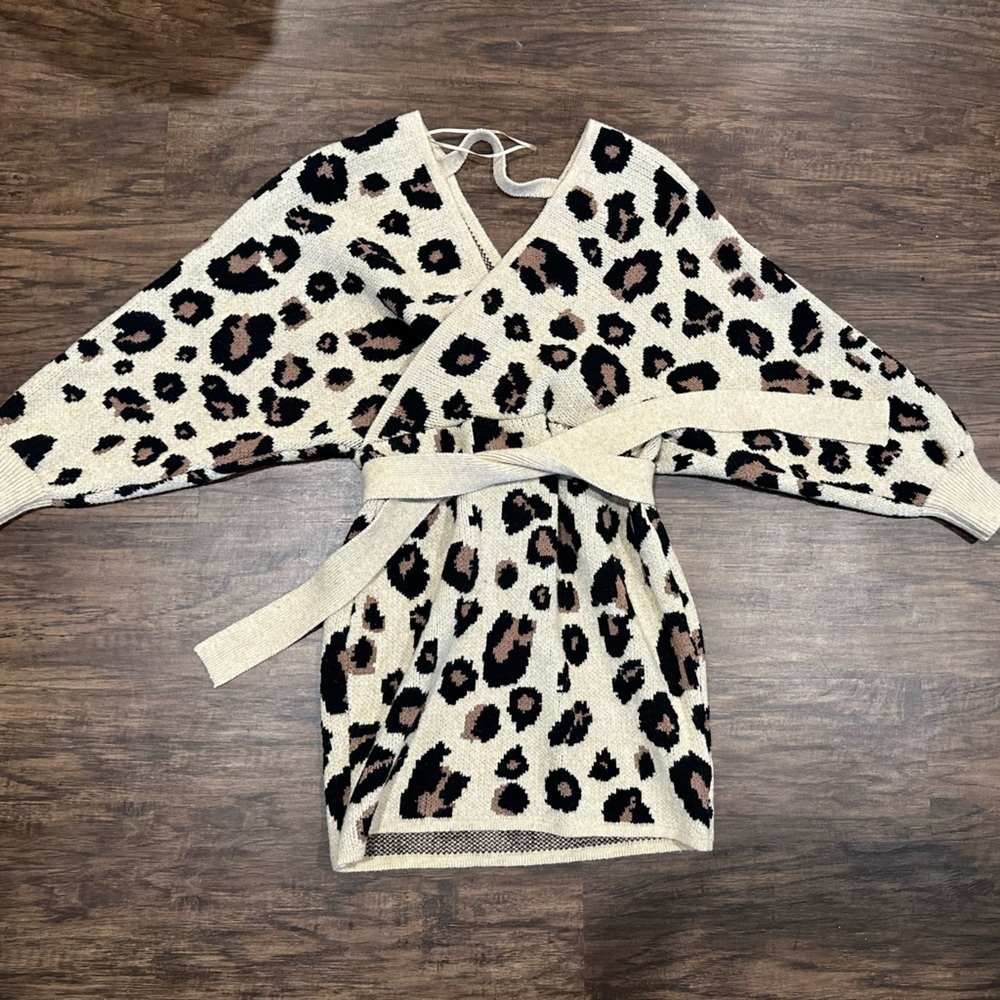 Petal Roz Junior Women’s Cheetah Sweater M